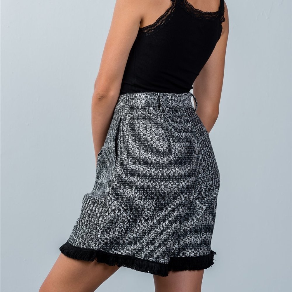 Black Frayed Hem Knee-Length Shorts - Picture 3 of 3